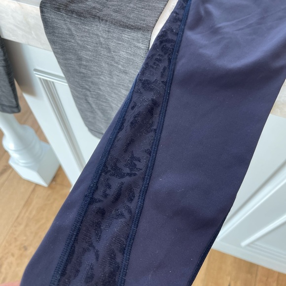 Lululemon workout pants - Size 6 - Picture 4 of 8